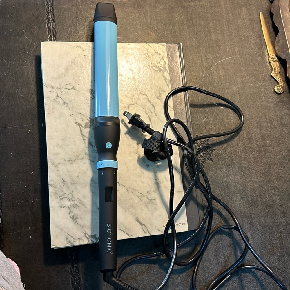 Bio Ionic OnePass oval curling iron - Picture 4 of 16